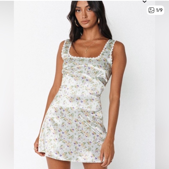 Princess Polly Dresses & Skirts - Princess Polly Women’s 4 White Floral Berlin Satin Mini Dress